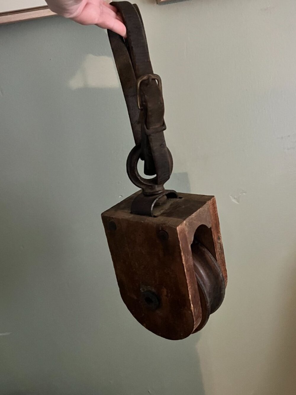 Antique Wood Pulley Block With Original Leather Strap Iron Hook Farmhouse Indust - Picture 2 of 9